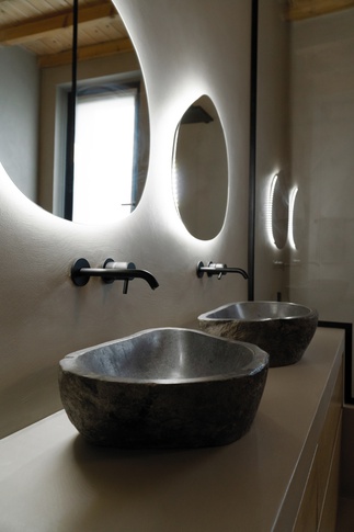 Bagno in stile soft industrial di 11 di Simona Fogalesi interior designer
