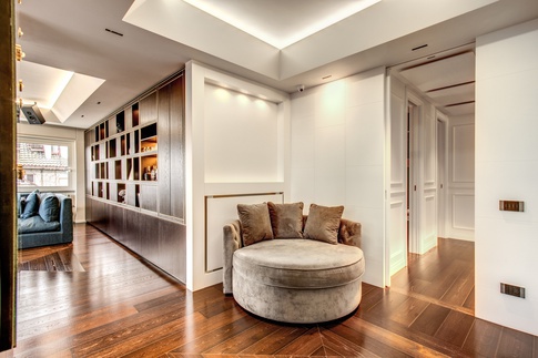 Ingresso in stile contemporaneo di 10 di MOB Architects