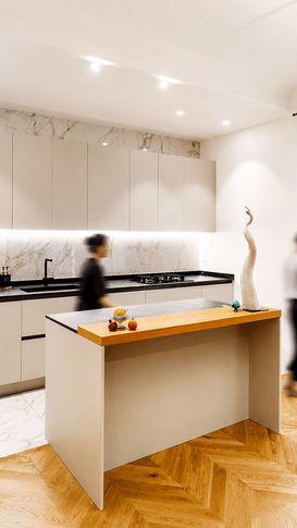 Soggiorno in stile classico di 60 di Equus Architects