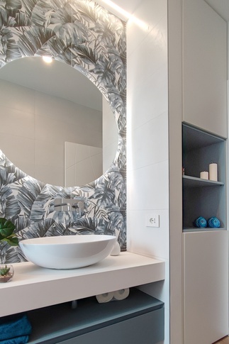 Bagno in stile contemporaneo di 7 di architetto Caterina Martini Bagno in stile contemporaneo di 7 di architetto Caterina Martini