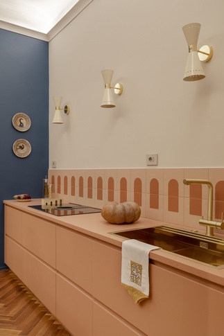 Cucina in stile maximalista di 11 di Rachele Biancalani Studio