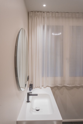 Bagno in stile moderno di 5 di Alessandra Parolini Studio