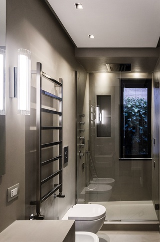 Bagno in stile moderno di 4 di Sara Fabbroni Architetto