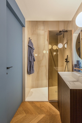 Bagno in stile contemporaneo di 5 di Francesco Cardano Interior Designer