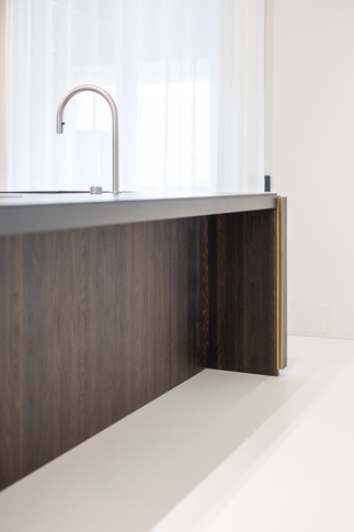 Cucina in stile contemporaneo di 15 di Abitacolo Interni Cucina in stile contemporaneo di 15 di Abitacolo Interni