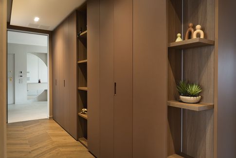 Corridoio in stile contemporaneo di 8 di Valentina Buonanno