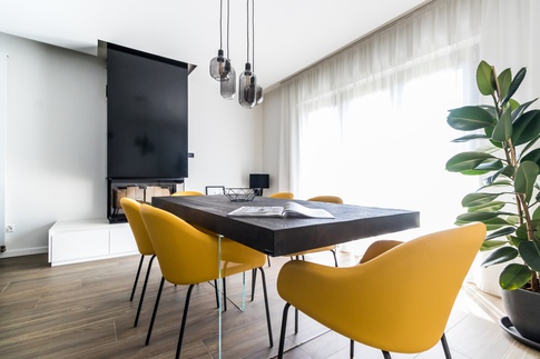 Soggiorno in stile contemporaneo di 25 di Desearq studio - architettura e interior design