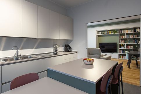 Cucina in stile contemporaneo di 20 di Carola Ribotta architetto