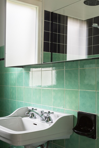 Bagno in stile anni '50 di 5 di TGA_Studio