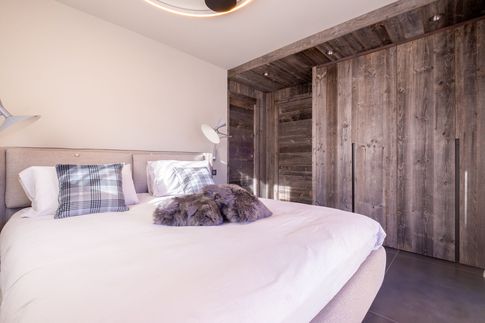Camera da Letto in stile moderno di 13 di Design Alpino