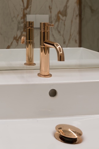Bagno in stile moderno di 6 di Living Home Design