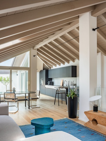 Open Space in stile contemporaneo di 90 di sma architetti