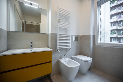 Bagno in stile moderno di 5 di Colab Design