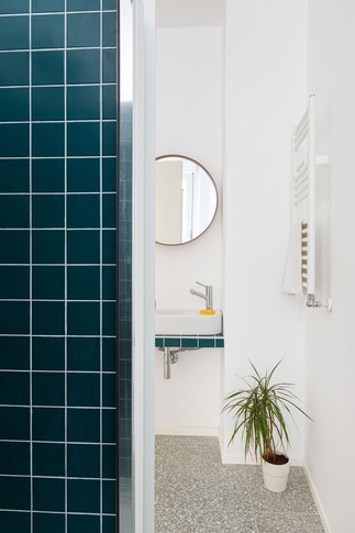 Bagno in stile moderno di 6 di Marta Scarcia Arch