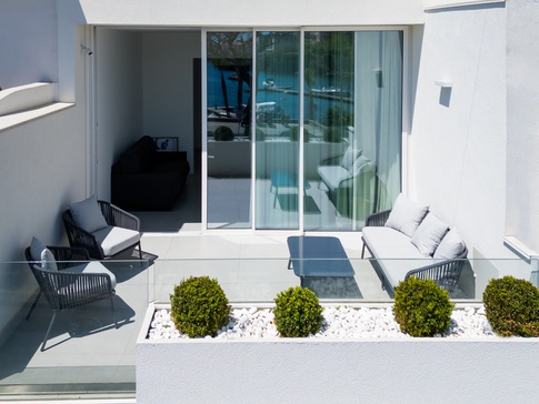 Terrazza in stile minimal di 10 di Noemi Manzella