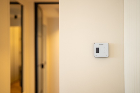 Camera da Letto in stile contemporaneo di 13 di FCInteriorDesignStudio |