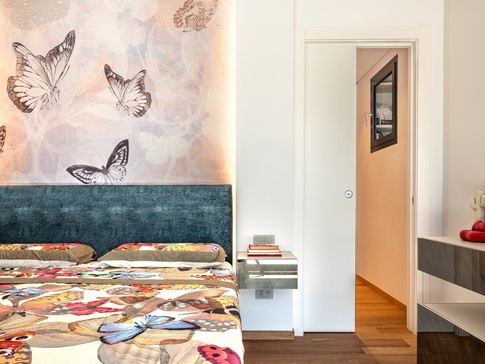 Camera da Letto in stile moderno di 18 di Studio di Architettura Barbara Vucusa Architetto
