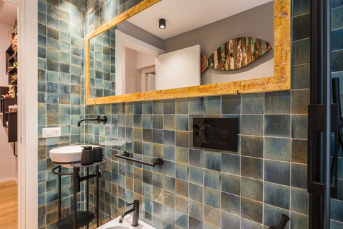 Bagno in stile contemporaneo di 4 di As architettura