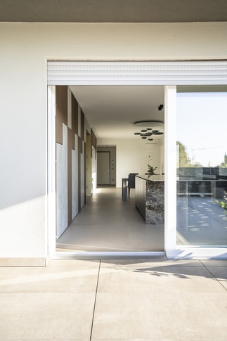 Open Space in stile moderno di 46 di L2 architecture + interior design