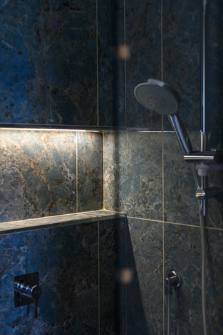 Bagno in stile contemporaneo di 5 di srv.architetti Bagno in stile contemporaneo di 5 di srv.architetti
