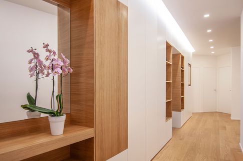 Ingresso in stile minimal di 15 di Pucciarelli Architetti