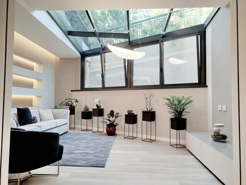 Soggiorno in stile moderno di 30 di Stefano Proietti Architetto