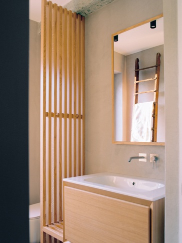 Bagno di Servizio in stile nordico di 4 di Moroni Architettura 2.0