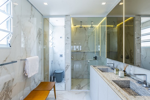Bagno in stile moderno di 8 di Guzlive