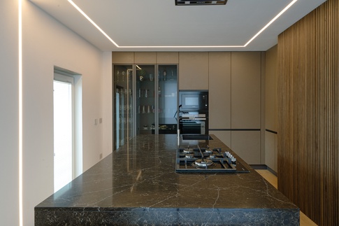 Cucina in stile contemporaneo di 20 di SET designers Cucina in stile contemporaneo di 20 di SET designers