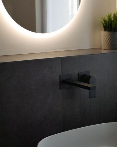 Bagno in stile contemporaneo di 8 di LGA Architettura