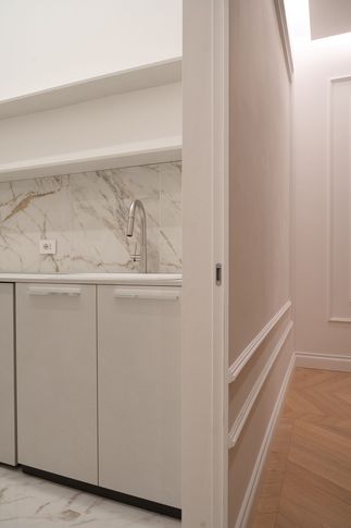 Lavanderia in stile contemporaneo di 7 di Formale.