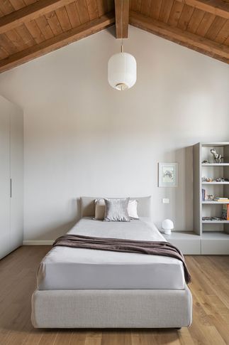 Camera da Letto in stile contemporaneo di 20 di Giulia Dagheti Architetto