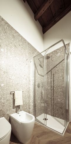 Bagno in stile contemporaneo di 4 di Studio 3Mark