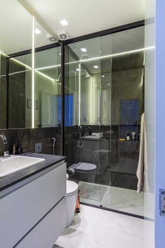 Bagno in stile moderno di 5 di Guzlive