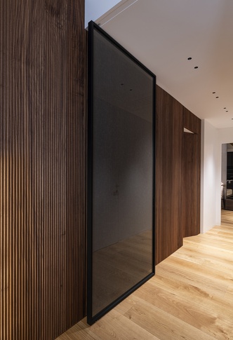 Corridoio in stile contemporaneo di 5 di Francesco Cardano Interior Designer