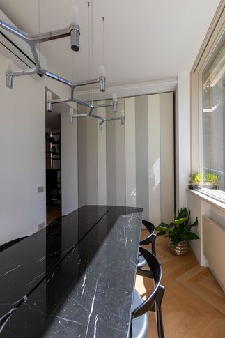 Sala da Pranzo in stile moderno di 10 di LR Home Planner