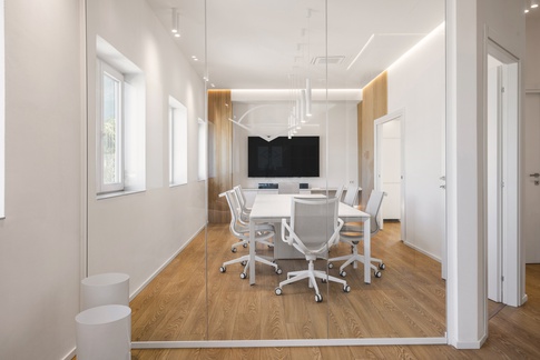 Studio in stile contemporaneo di 40 di alberto4house Studio in stile contemporaneo di 40 di alberto4house