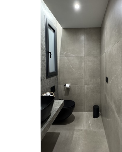 Bagno in stile contemporaneo di 2 di IMA STUDIO