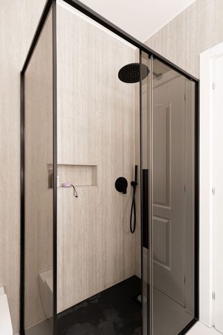 Bagno in stile glamour di 7 di Desearq studio - architettura e interior design