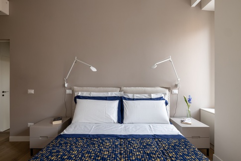 Camera da Letto in stile contemporaneo di 14 di Archifacturing - Sara Cimarelli & Giorgio Opolka architetti
