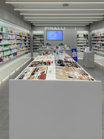 Open Space in stile contemporaneo di 220 di Studio A. Architetti