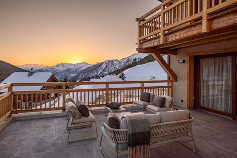 Terrazza in stile moderno di 15 di Design Alpino