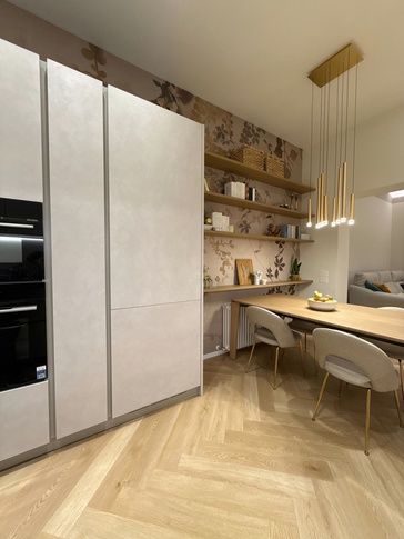 Cucina in stile contemporaneo di 13 di Ester Barboni architetto Cucina in stile contemporaneo di 13 di Ester Barboni architetto