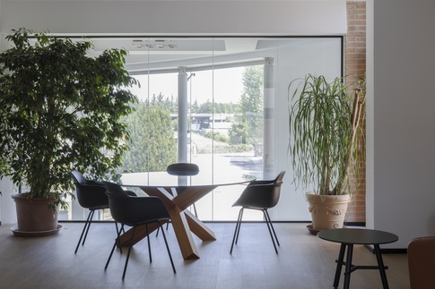 Studio in stile contemporaneo di 40 di COBE architetti