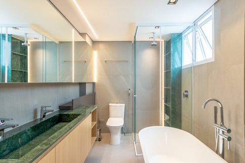 Bagno in stile moderno di 6 di Guzlive