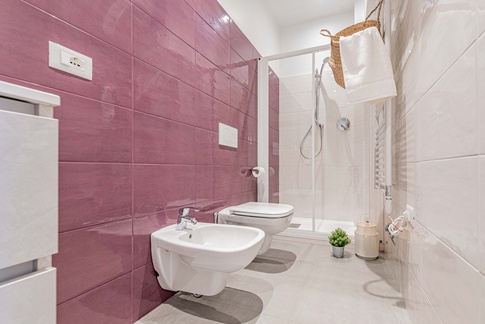 Bagno in stile contemporaneo di 5 di Ristrutturabilmente