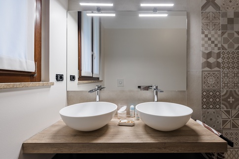 Bagno in stile contemporaneo di 6 di Annalisa Carli Architetto Bagno in stile contemporaneo di 6 di Annalisa Carli Architetto