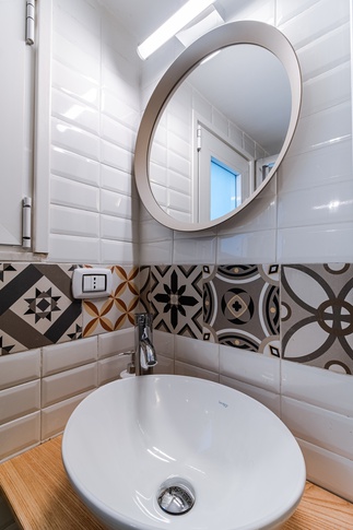 Bagno in stile provenzale di 5 di 4rch gruppo di architettura