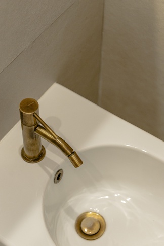 Bagno in stile contemporaneo di 4 di Zelda de Ruvo Architetto Bagno in stile contemporaneo di 4 di Zelda de Ruvo Architetto