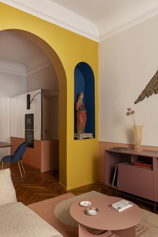 Soggiorno in stile maximalista di 12 di Rachele Biancalani Studio Soggiorno in stile maximalista di 12 di Rachele Biancalani Studio